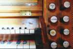 orgue de Pibrac - partie claviers et tirants côté droit